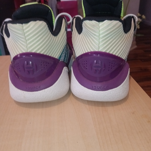 Shoes - Picture 4 of 8